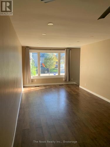UPPER - 210 DOVEDALE DRIVE , Whitby (Downtown Whitby), Ontario L1N 1Z6 3