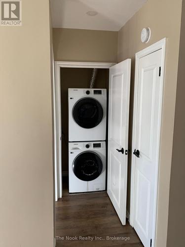 UPPER - 210 DOVEDALE DRIVE , Whitby (Downtown Whitby), Ontario L1N 1Z6 5