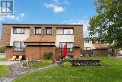 C - 23 WOODVALE Ottawa, ON K2G 4H3