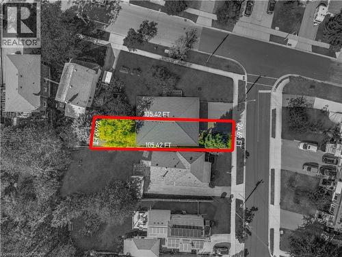 The boundary seen is an estimated representation of lot dimensions derived from Geowarehouse, intended solely for visualization purposes. Please note that it is not obtained from a survey and should n - 427 Lawrence Avenue, Kitchener, ON 