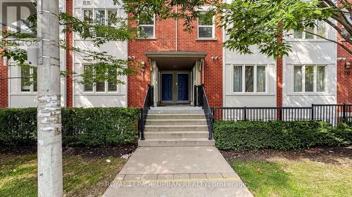 2 - 76 MUNRO STREET , Toronto, Ontario M4M 2S9 5