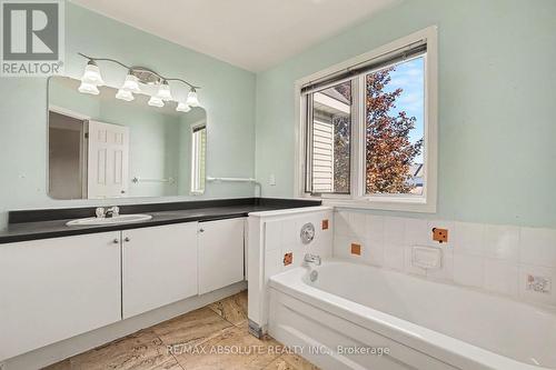 42 Roblyn Way, Ottawa, ON 