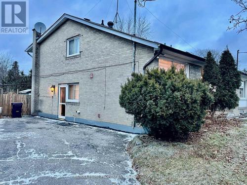 282 ROYWOOD DRIVE , Toronto, Ontario M3A 2E6 2