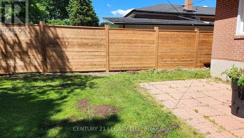 27 PAR AVENUE , Toronto, Ontario M1G 2G5 5