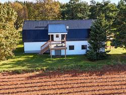 31 Queen Street  Northport, PE C0B 1B0