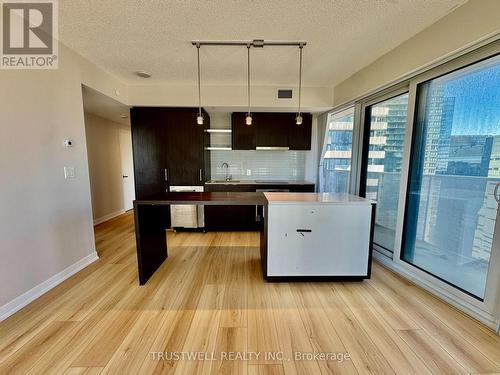 3404 - 88 HARBOUR STREET , Toronto, Ontario M5J 0C3 2