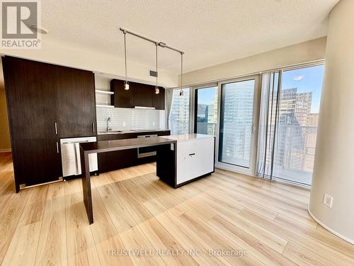 3404 - 88 HARBOUR STREET , Toronto, Ontario M5J 0C3 4