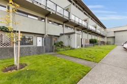 #7-477 Lampson St Esquimalt, BC V9A 5Z4
