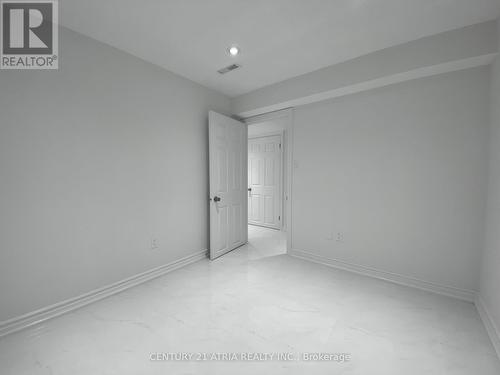 LOWER - 40 ALANBULL SQUARE , Toronto, Ontario M1V 4M1 5