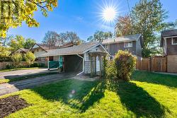 24 DOGWOOD CRESCENT Toronto, ON M1P 3N6