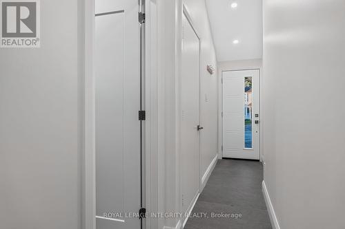 B - 775 KINGFISHER CRESCENT , Ottawa, Ontario K1E 2L5 5