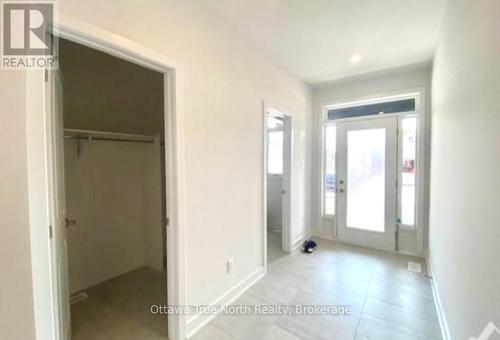 934 EMBANKMENT STREET , Ottawa, Ontario K2S 2P6 3
