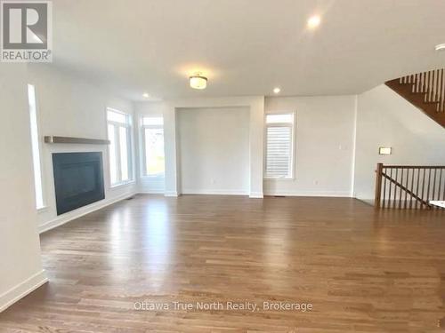 934 EMBANKMENT STREET , Ottawa, Ontario K2S 2P6 5