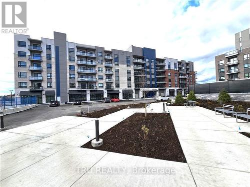 316 - 397 CODD'S ROAD , Ottawa, Ontario K1K 5C7 3