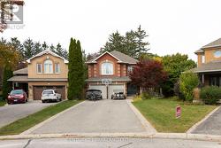 18 NAPIER COURT  Whitby, ON L1M 1H1