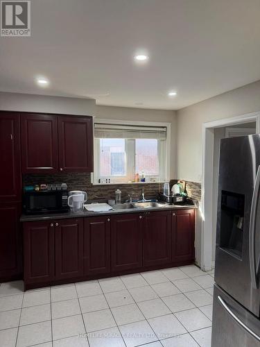 25 FOUR LEAF DRIVE , Toronto, Ontario M9V 1M7 3