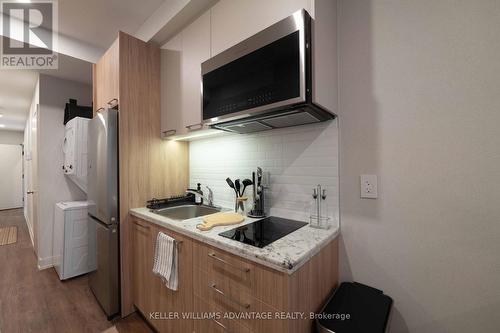 2 - 23 ROSS STREET , Toronto, Ontario M5T 1Z8 5