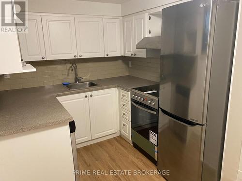 B02 - 580 WATERLOO STREET , London East (East F), Ontario N6B 2P9 4
