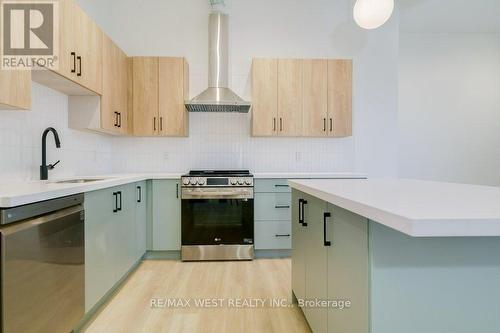 202 - 2083 DANFORTH AVENUE , Toronto, Ontario M4C 1K1 2