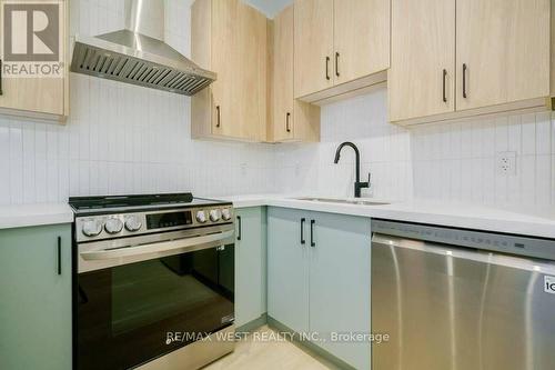 202 - 2083 DANFORTH AVENUE , Toronto, Ontario M4C 1K1 4