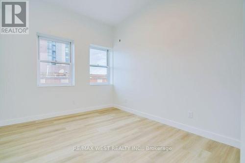 202 - 2083 DANFORTH AVENUE , Toronto, Ontario M4C 1K1 5