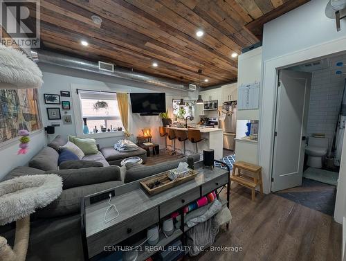 2 - 923 KINGSTON ROAD , Toronto, Ontario M4E 1S6 3