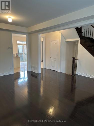 959 ERNEST COUSINS CIRCLE , Newmarket, Ontario L3X 0B7 5