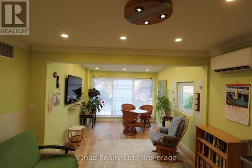 623 HARTFORDSHIRE LANE , Mississauga, Ontario L5B 2W9 5