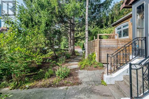 32 ELLIS AVENUE , Toronto, Ontario M6S 2X1 3