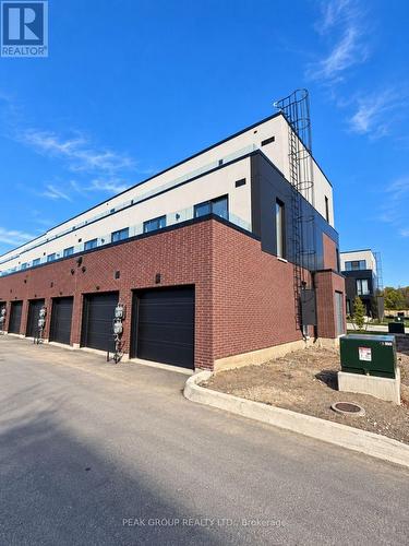83 EVERETT COMMON , St. Catharines (Oakdale), Ontario L2P 0H1 3
