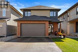 775 CARNELIAN CRESCENT  Ottawa, ON K1X 0A8