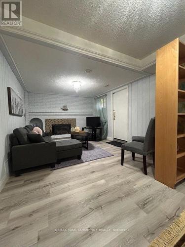 77 GARDEN AVENUE , Richmond Hill, Ontario L4C 6L6 5