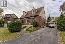 2104 EMERALD Crescent  Burlington, ON L7R 1N3