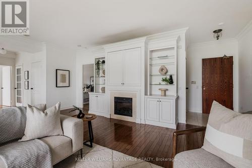321 - 9 BOARDWALK DRIVE , Toronto, Ontario M4L 6T1 5
