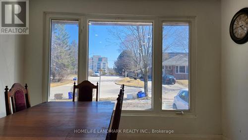 235 PENN AVENUE , Newmarket, Ontario L3Y 2S4 3