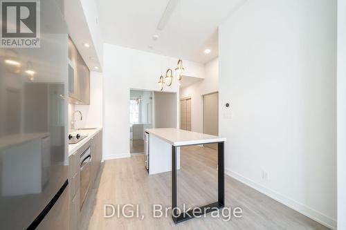 W426 - 485 PERTH AVENUE , Toronto, Ontario M6N 0B9 4