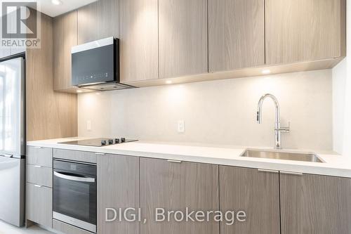 W426 - 485 PERTH AVENUE , Toronto, Ontario M6N 0B9 5