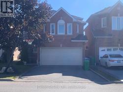 878 BLYLEVEN BOULEVARD  Mississauga, ON L5V 2J3