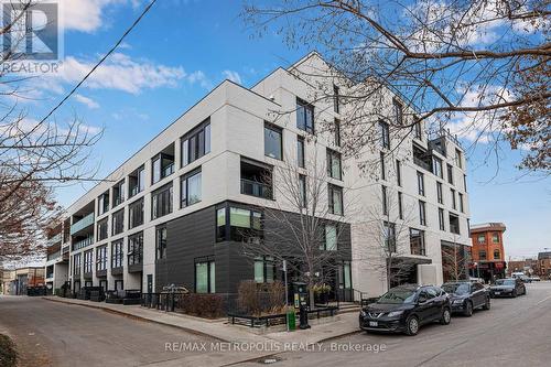 608 - 530 INDIAN GROVE , Toronto, Ontario M6P 2J2 3