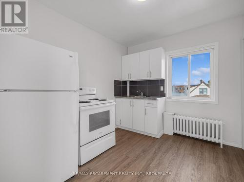 UPPER - 7 MAITLAND STREET , Thorold (Thorold Downtown), Ontario L2V 3A4 2
