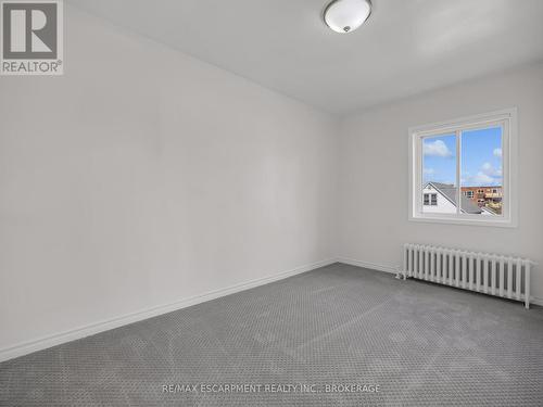 UPPER - 7 MAITLAND STREET , Thorold (Thorold Downtown), Ontario L2V 3A4 5
