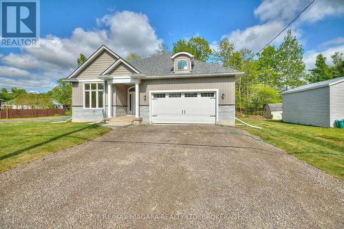 196 BERNARD AVENUE , Fort Erie (Ridgeway), Ontario L0S 1N0 2