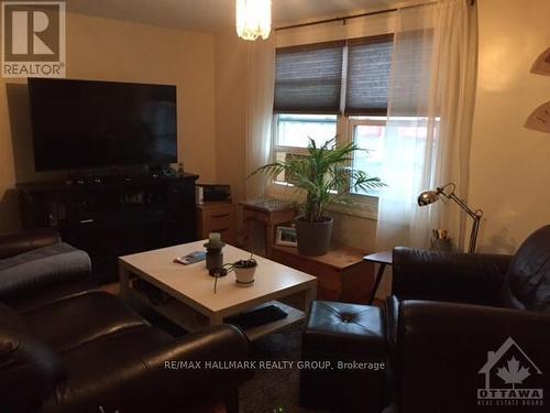 # 2 - 570 GLADSTONE AVENUE , Ottawa, Ontario K1R 5P3 3