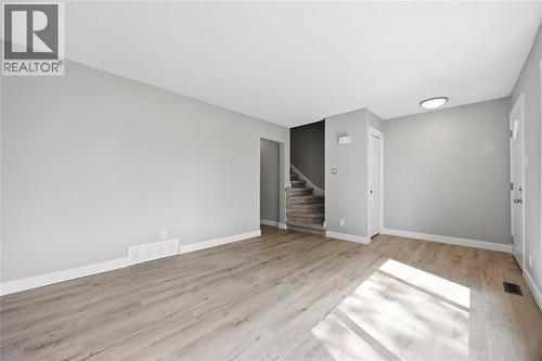 1023 SALISBURY STREET Unit# 8 , Sarnia, Ontario N7S 4N8 5