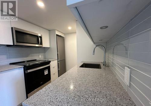212 - 500 WILSON AVENUE , Toronto, Ontario M3H 0E5 2