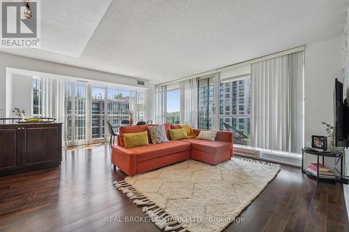 683 - 209 FORT YORK BOULEVARD , Toronto, Ontario M5V 4A1 2