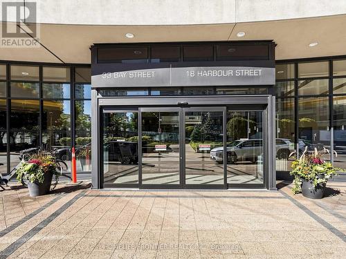 707 - 33 BAY STREET , Toronto, Ontario M5J 2Z3 2