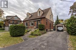 2104 EMERALD CRESCENT  Burlington, ON L7R 1N3