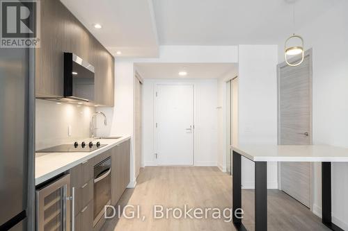 E725 - 485 PERTH AVENUE , Toronto, Ontario M6N 0B9 5