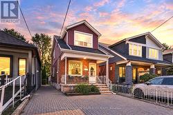 725 SAMMON AVENUE Toronto, ON M4C 2E3